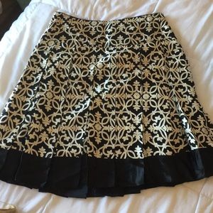 White House Black Market Silk Skirt ❤️